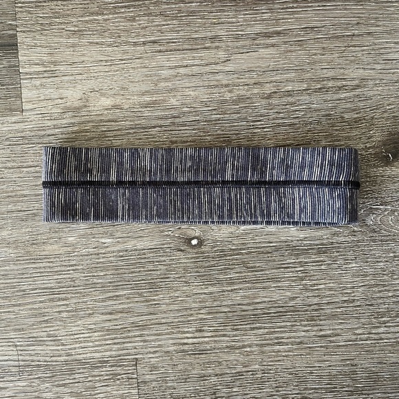 lululemon athletica Black and Gray Sweeper Accessory - Picture 2 of 3